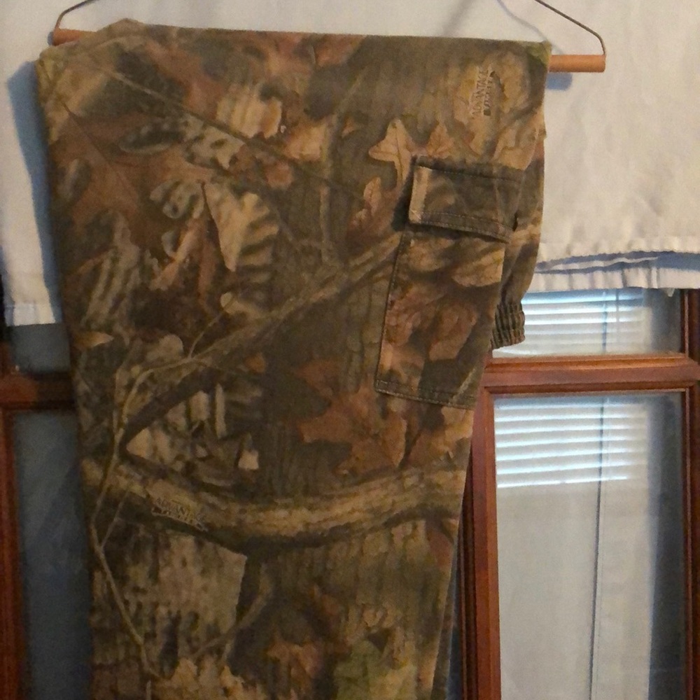 RARE camo cargo jogging pants! One left!